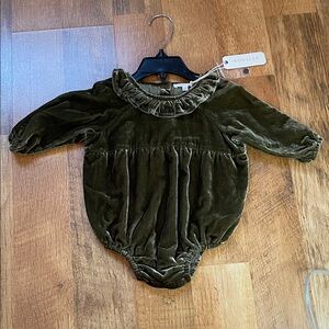 Noralee Brand 💚 Infant Size 3 Months Velvet Velour Baby Romper Ruffle Collar